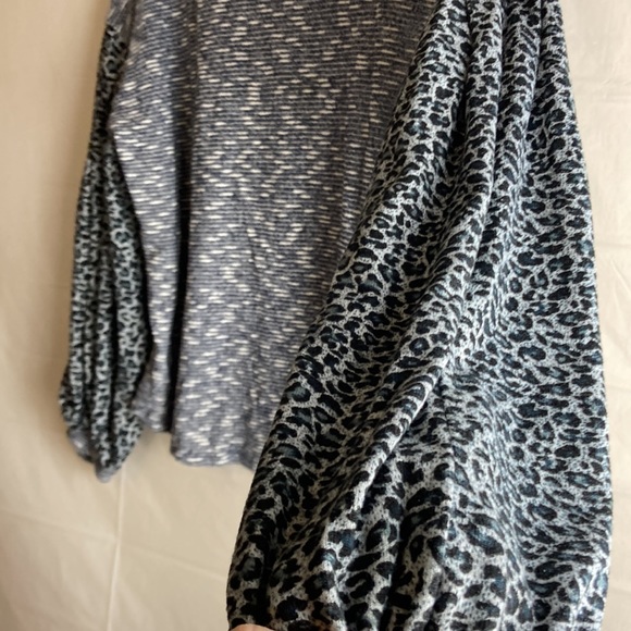 Umgee + Lightweight Sweater Mixed Media Animal Print Size XL. - Picture 3 of 6